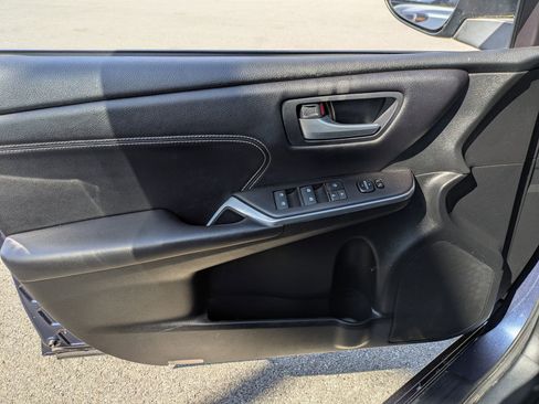 Used 2017 Toyota Camry XLE image 6