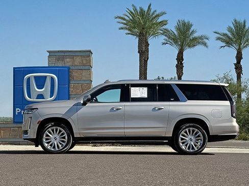 Used 2024 Cadillac Escalade ESV Premium Luxury image 7