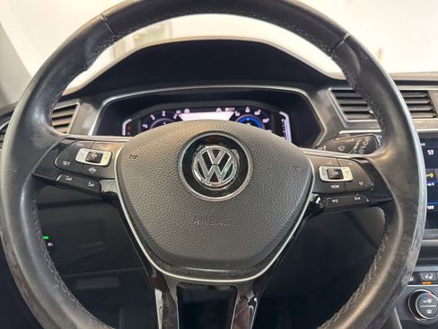 Used 2019 Volkswagen Tiguan SEL Premium image 19