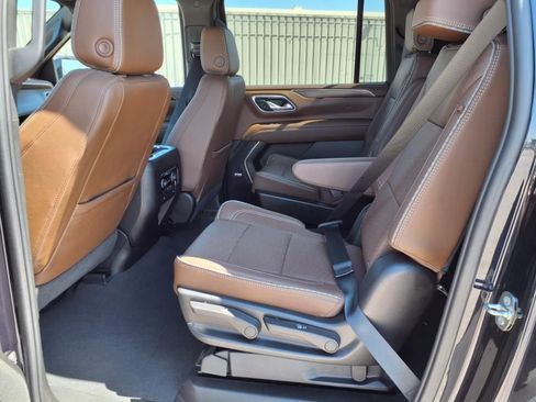 Used 2024 Chevrolet Suburban High Country image 13