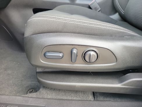Used 2024 GMC Terrain SLE w/ Driver Convenience Package FWD image 12