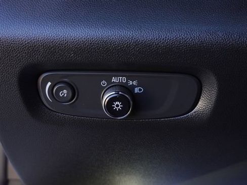 Used 2023 Chevrolet Traverse LT FWD image 24