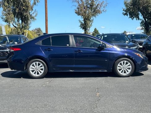 Used 2023 Toyota Corolla LE w/ LE Convenience Package FWD image 4