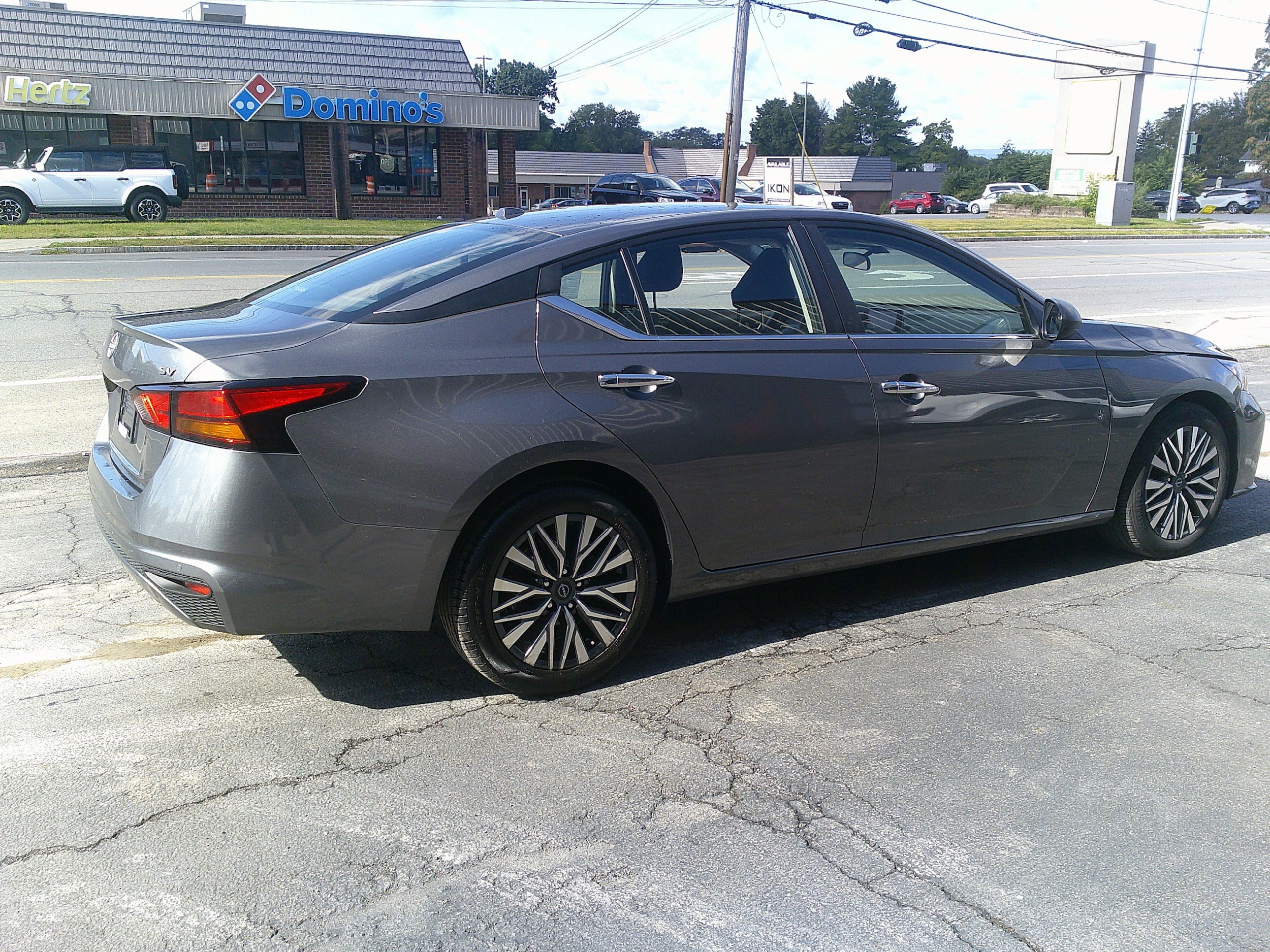 Used 2024 Nissan Altima 2.5 SV FWD image 7