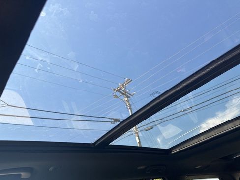 Used 2024 Jeep Wagoneer Series III w/ Premium Group I image 13