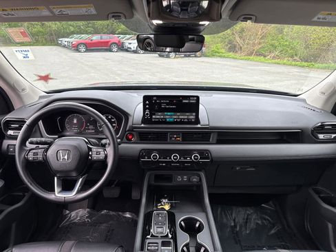 Used 2025 Honda Pilot Touring image 31