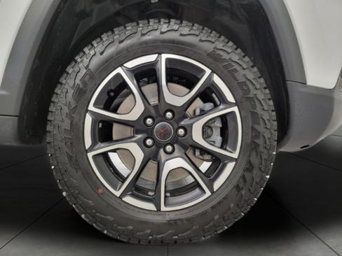 Used 2025 Jeep Compass Trailhawk AWD/4WD image 4
