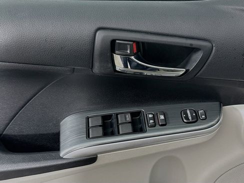 Used 2012 Toyota Camry LE image 12