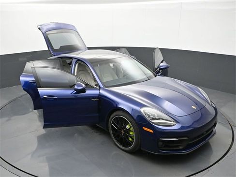 Used 2023 Porsche Panamera 4S w/ Premium Package image 30