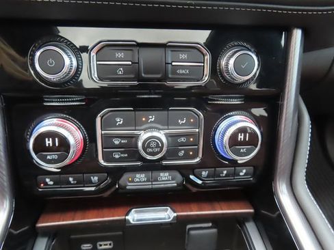 Certified 2024 GMC Yukon Denali Ultimate image 38