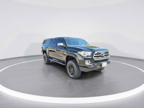 Used 2017 Toyota Tacoma Limited w/ Tow Package AWD/4WD image 2