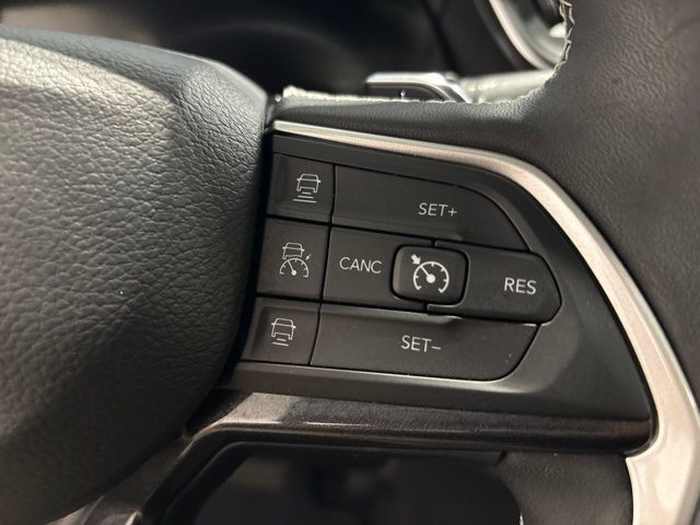 Used 2023 Jeep Grand Cherokee Altitude AWD/4WD image 17