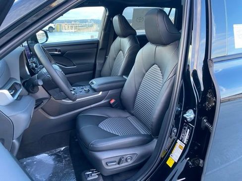 New 2026 Toyota Highlander XSE image 23
