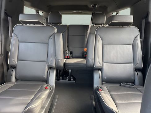 Used 2023 Chevrolet Suburban Premier image 12