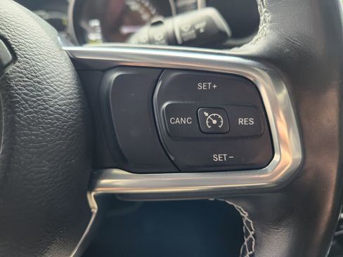 Used 2022 Jeep Wrangler Unlimited Sahara w/ Cold Weather Group AWD/4WD image 32