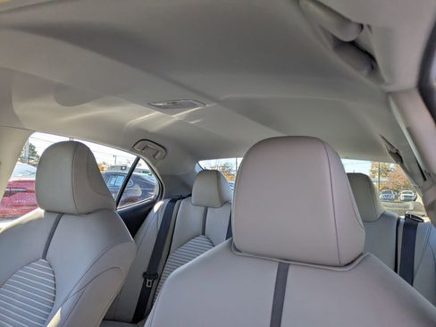 Used 2023 Toyota Camry SE image 16