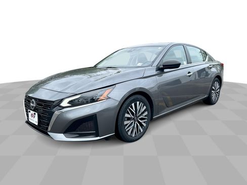 Used 2024 Nissan Altima 2.5 SV FWD image 5