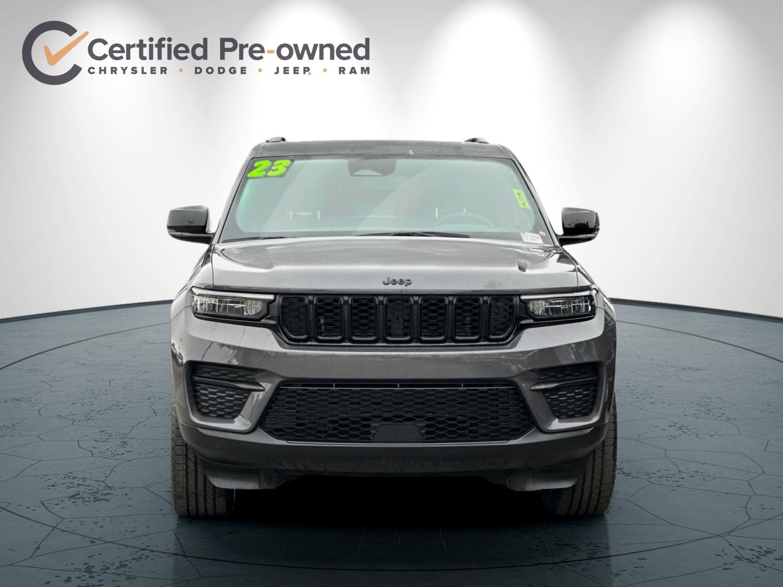 Used 2023 Jeep Grand Cherokee Altitude AWD/4WD image 9