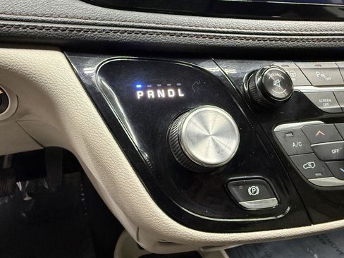Used 2017 Chrysler Pacifica Limited FWD image 23
