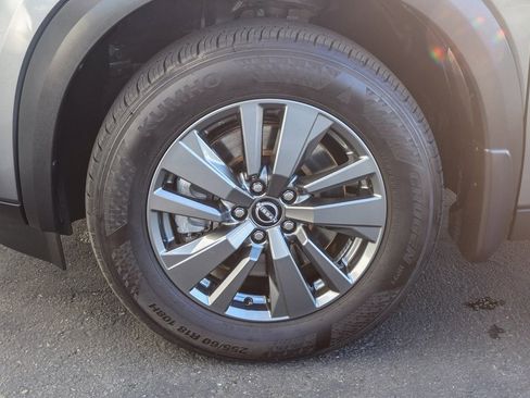 Used 2024 Nissan Pathfinder SV image 9