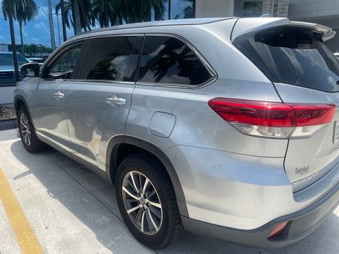Used 2019 Toyota Highlander XLE FWD image 6