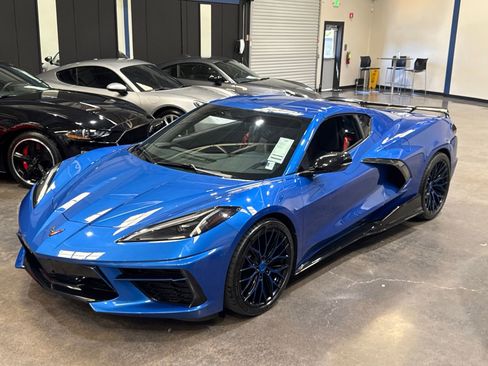 Used 2021 Chevrolet Corvette Stingray Coupe w/ Engine Appearance Package RWD image 10