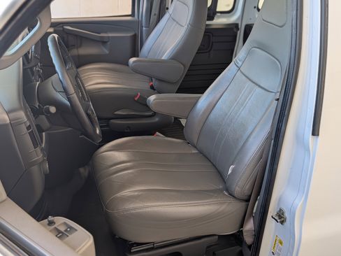 Used 2022 GMC Savana 3500 Extended w/ Driver Convenience Package RWD image 16