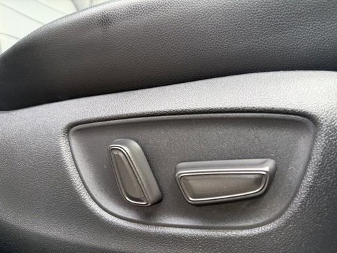 Used 2021 Toyota Highlander XLE image 51