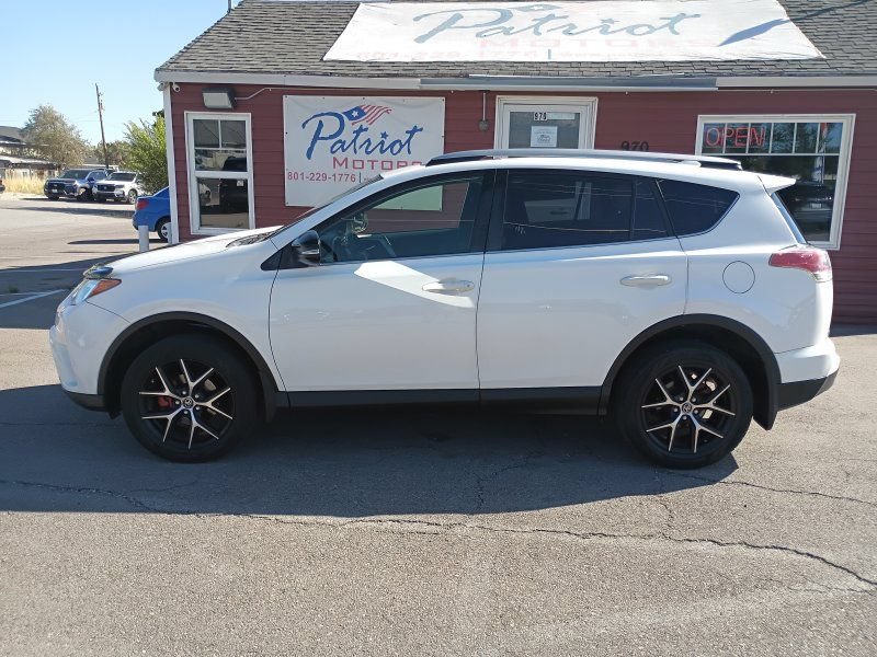 Used 2018 Toyota RAV4 SE w/ Power Extra Value Package AWD/4WD image 2