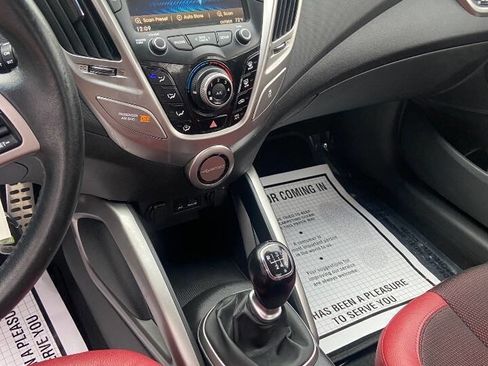 Used 2012 Hyundai Veloster w/ Style Pkg image 13