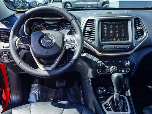 Used 2016 Jeep Cherokee Limited image 3