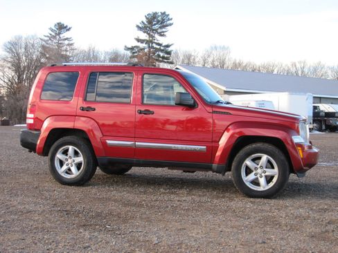 Used 2012 Jeep Liberty Sport image 7
