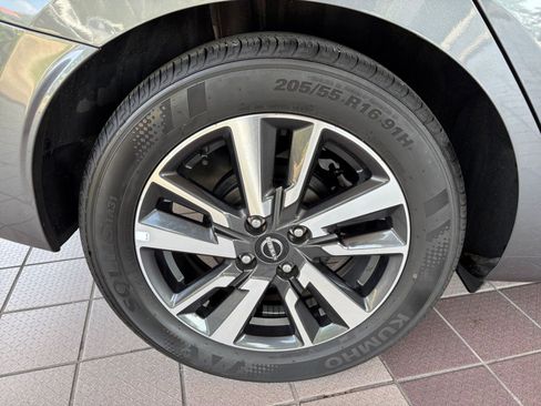 Used 2025 Nissan Versa SV FWD image 28