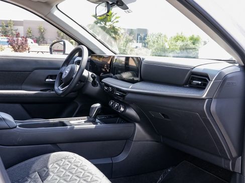Used 2025 Nissan Kicks SV FWD image 19