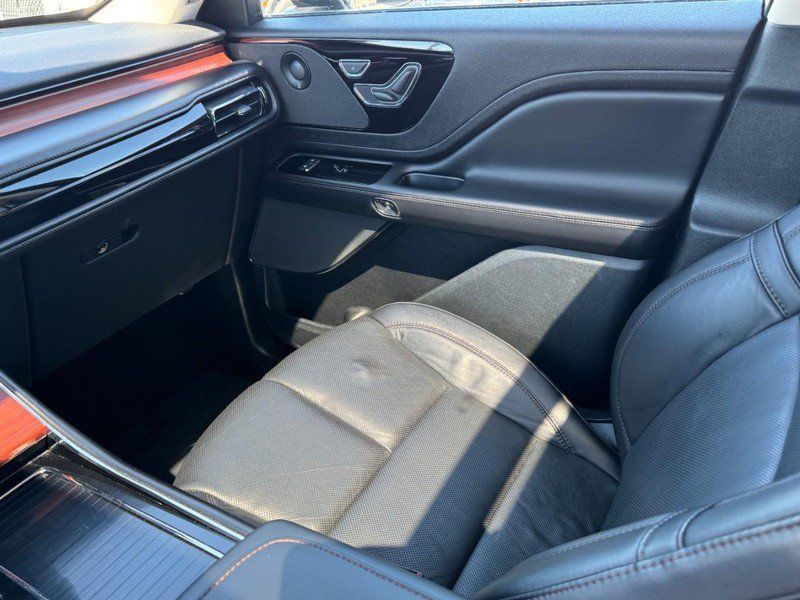 Used 2024 Lincoln Aviator Reserve AWD/4WD image 11