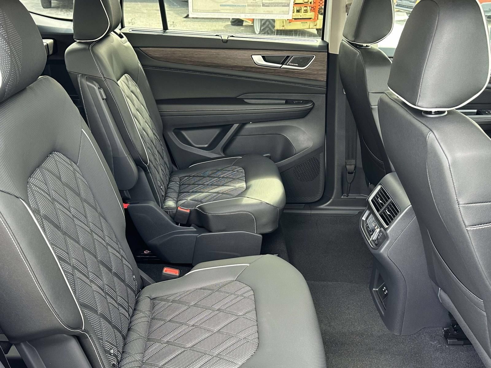 New 2026 Volkswagen Atlas SEL Premium R-Line AWD/4WD image 15