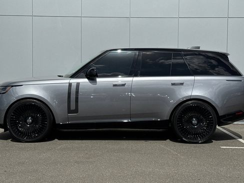 Used 2024 Land Rover Range Rover SE AWD/4WD image 2