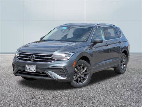 Used 2022 Volkswagen Tiguan SE image 1