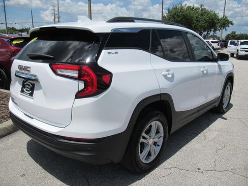 Used 2024 GMC Terrain SLE w/ Driver Convenience Package FWD image 7
