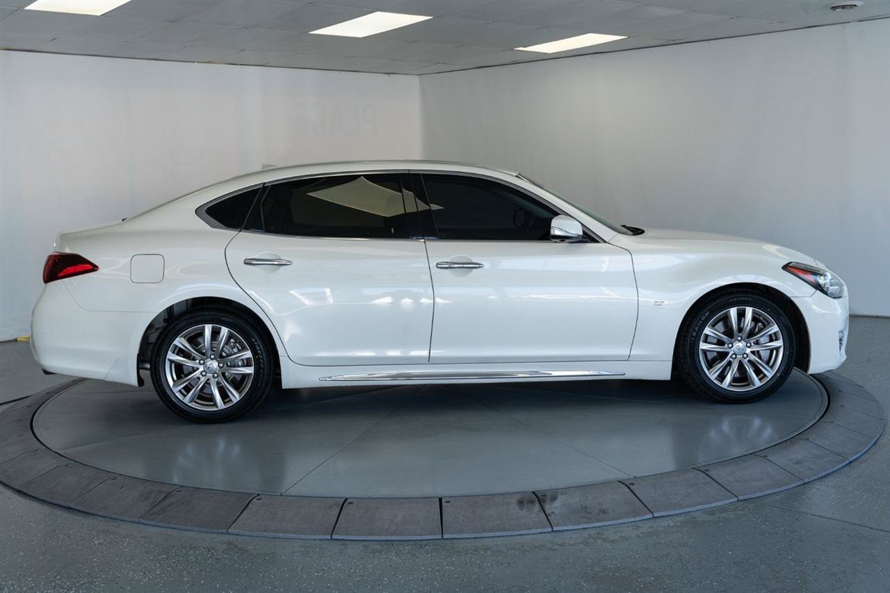 Used 2018 INFINITI Q70 L 3.7 AWD/4WD image 9