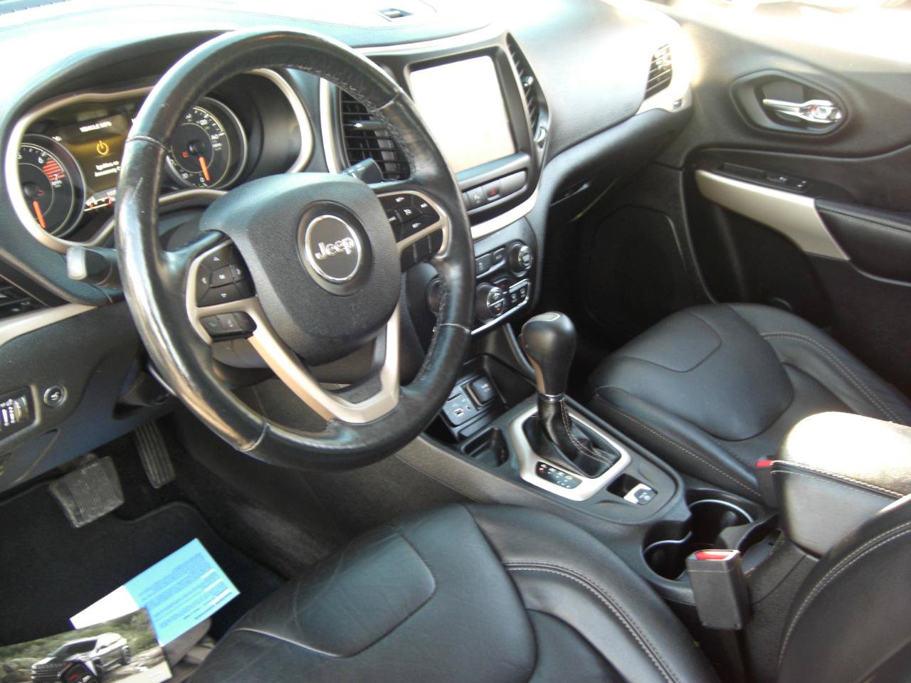 Used 2018 Jeep Cherokee Limited w/ High Altitude Package FWD image 5