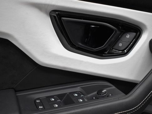 Used 2024 Lamborghini Urus S AWD/4WD image 18