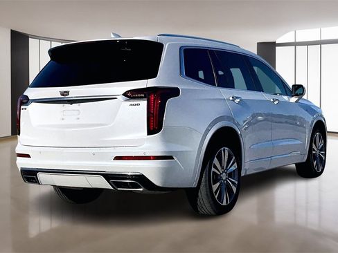 Used 2025 Cadillac XT6 Premium Luxury image 2