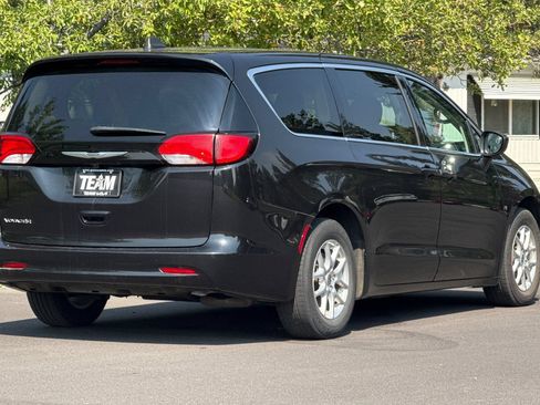 Used 2023 Chrysler Voyager LX FWD image 4