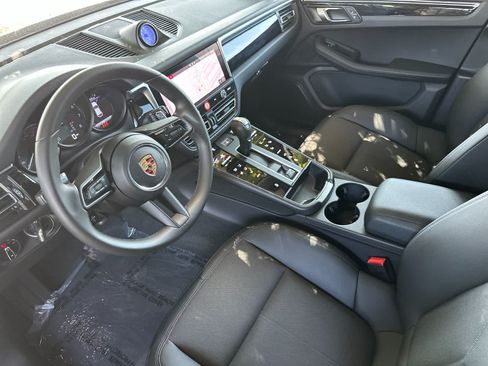 Used 2026 Porsche Macan AWD/4WD image 4