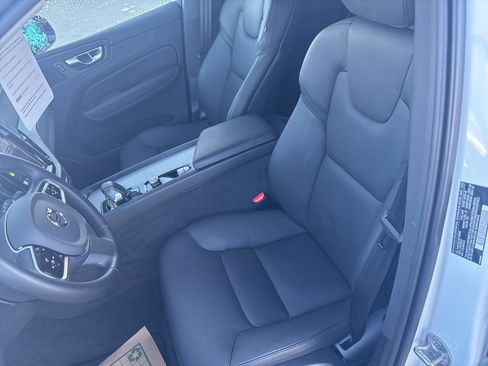 Used 2025 Volvo XC60 B5 Plus image 20