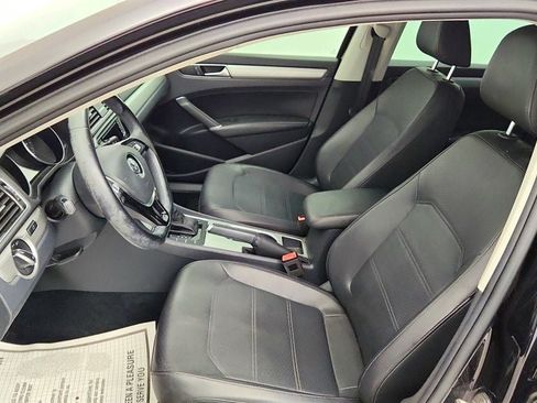 Used 2019 Volkswagen Passat 2.0T Wolfsburg w/ Wheels & Sunroof Package FWD image 18