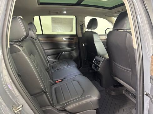 Used 2025 Volkswagen Atlas SEL AWD/4WD image 5