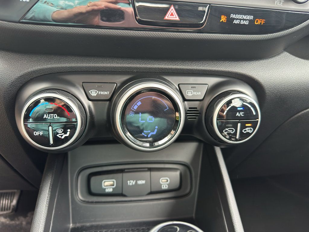 Used 2025 Hyundai Venue SEL FWD image 20