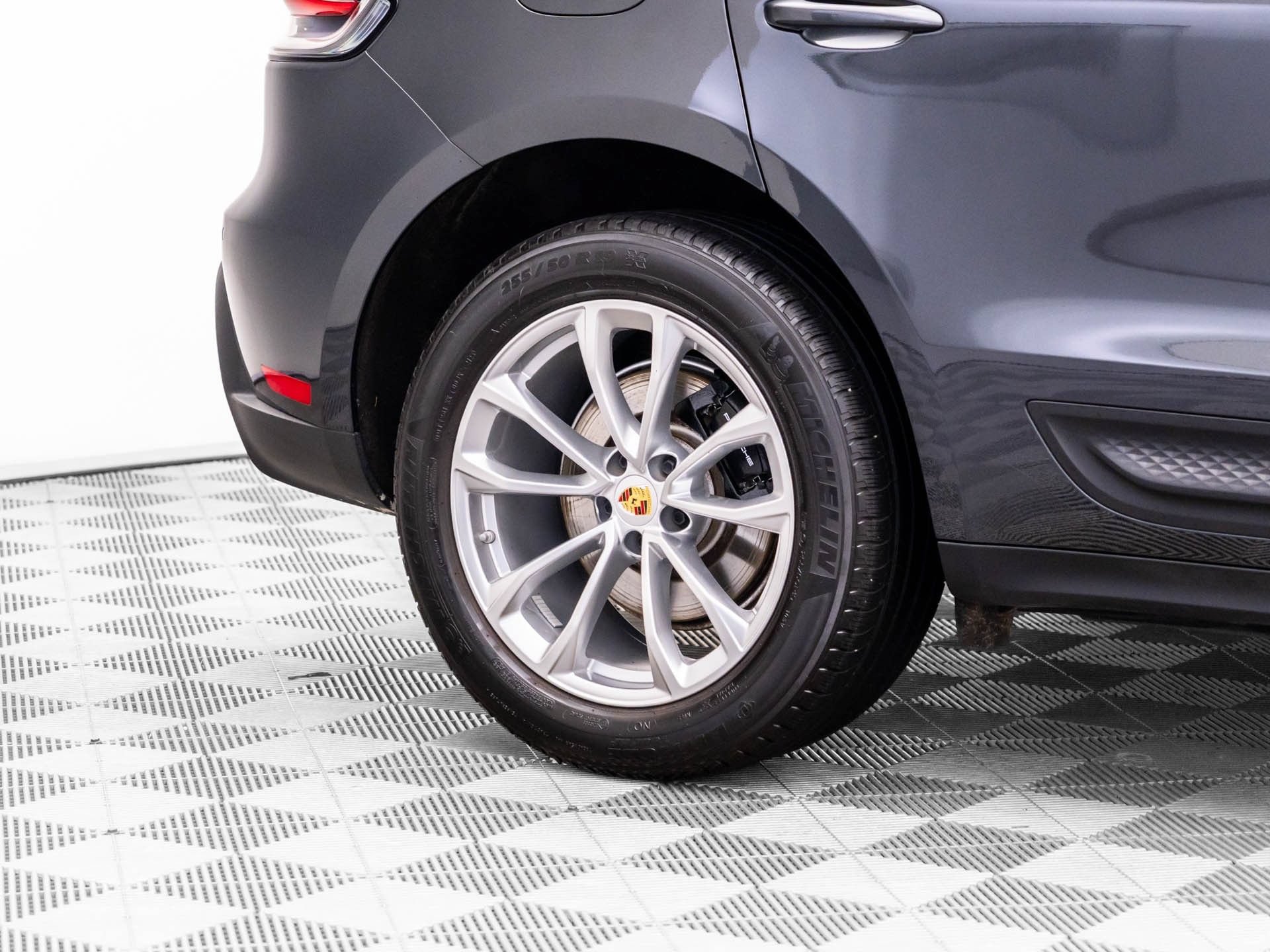 Used 2024 Porsche Macan AWD/4WD image 33